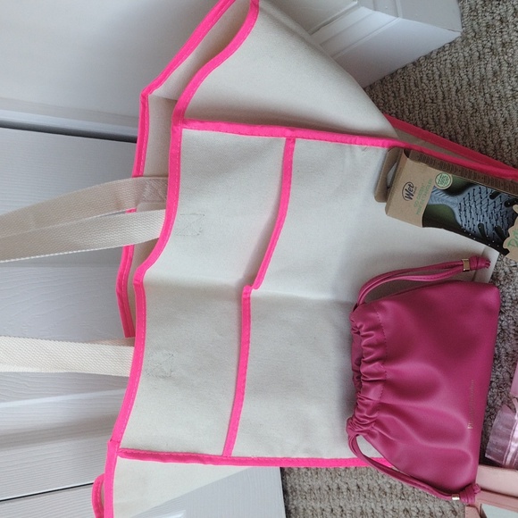 Tote Bag, Jewerly, Accessories And Beauty Bundle - Picture 16 of 17